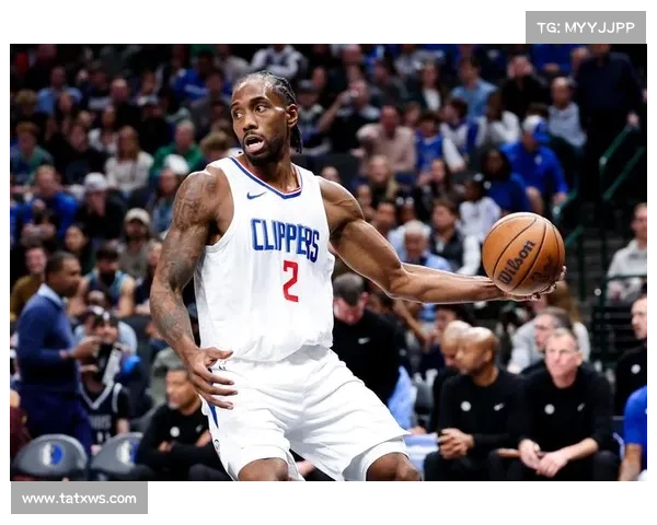 NBA球员手掌有多大?张伯伦直接两指抓球,伦纳德将球藏在手里 NBA球员手掌有多大?张伯伦直接两指抓球,伦纳德将球藏在手里
